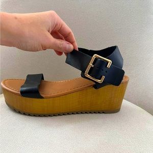 Soda platform sandals